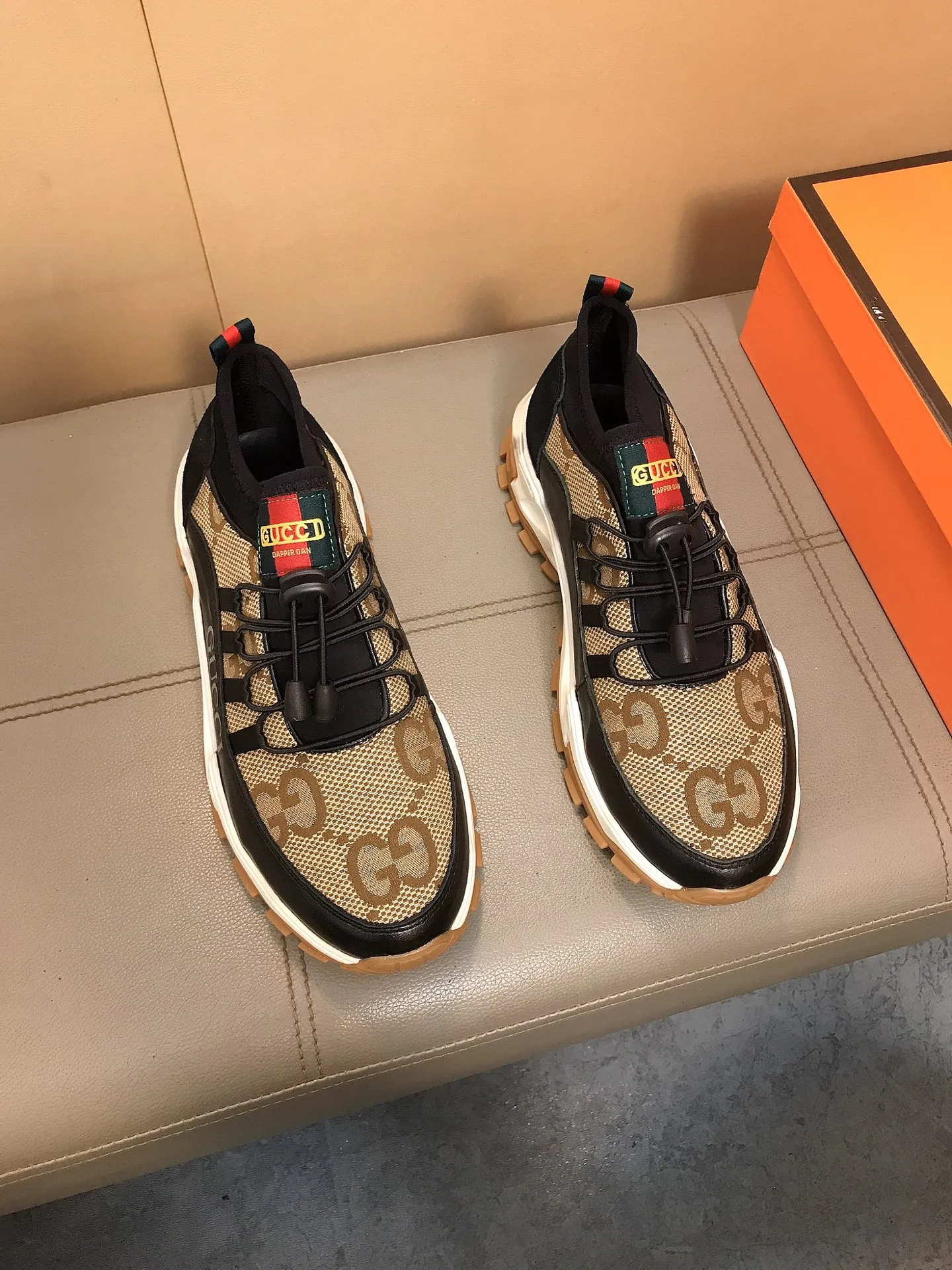 Men's shoes 240 👟👟〈GUCCI〉 New casual shoes, luxury and fashionable high-end products👉👉The perfect last shape makes this shoe immediately create a strong aristocratic atmosphere. Imported cowhide + brand printed fabric, sheepskin feet, rubber outsole super wear-resistant😍☕️Number of yards: 38～44